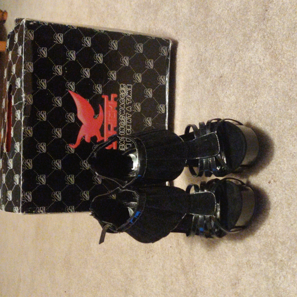 S h i e k h black sandal size 8 and 1/2